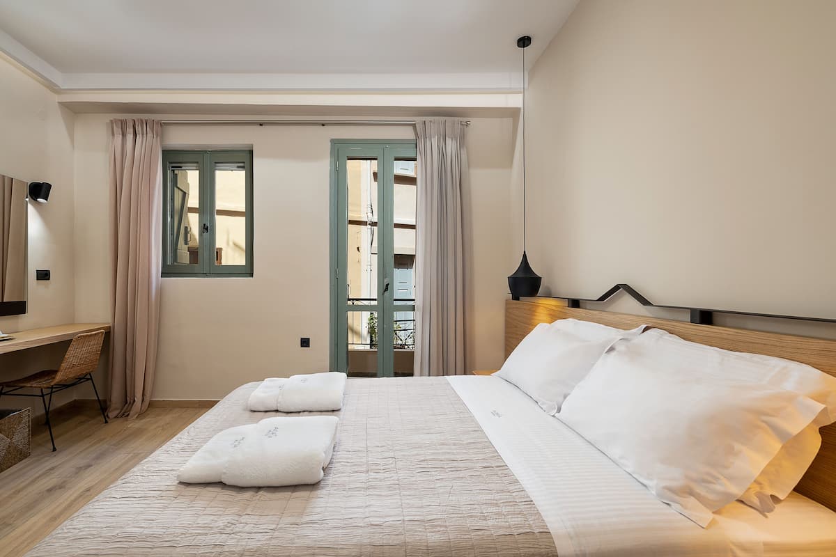 Suite – junior, balkong | Italienske Frette-laken, sengetøy av topp kvalitet og memory foam-senger
