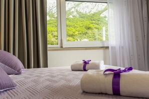 Villa | 4 bedrooms, in-room safe, desk, laptop workspace - Villa Romance (Makarska)