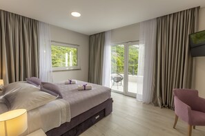Villa | 4 bedrooms, in-room safe, desk, laptop workspace - Villa Romance (Makarska)