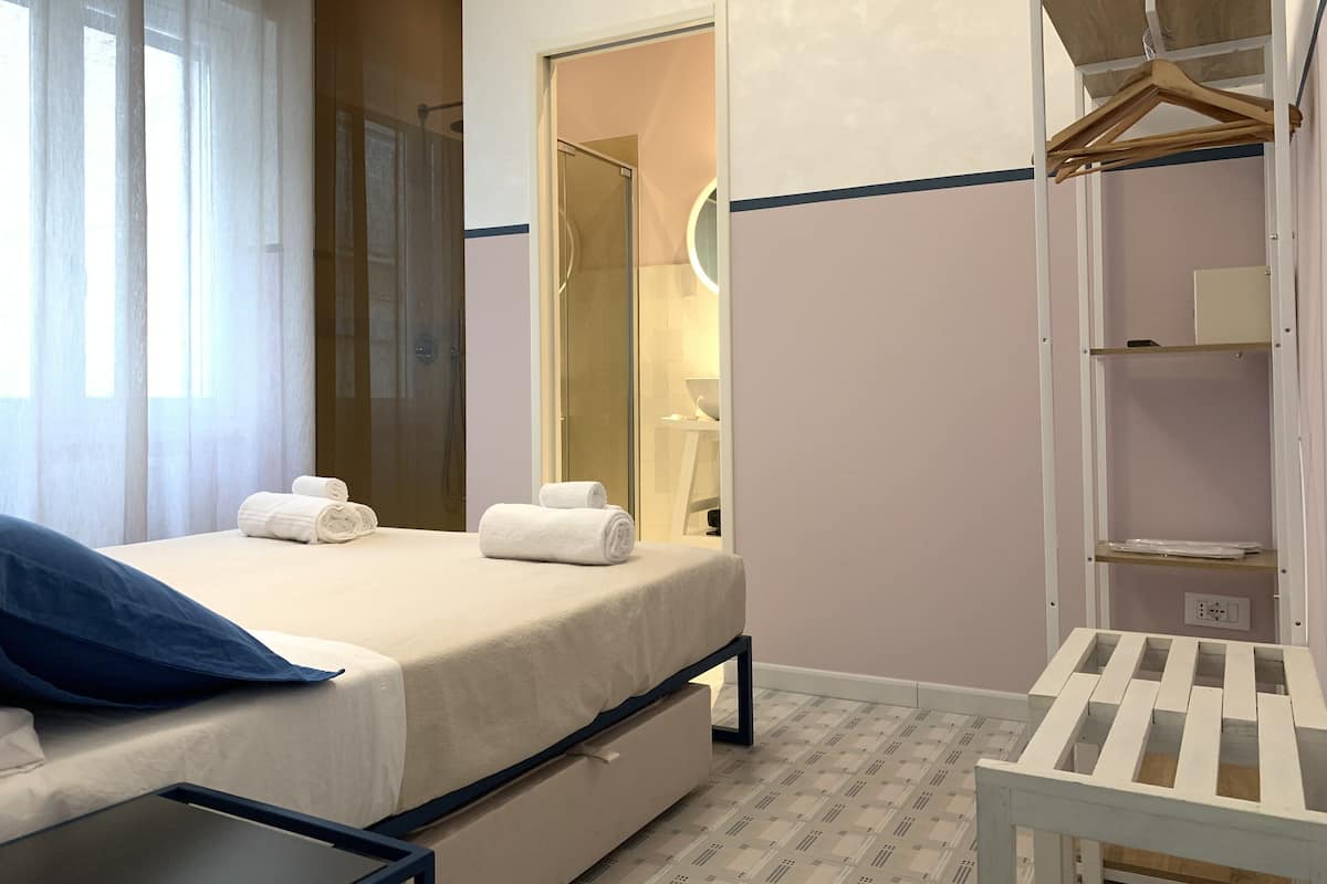 Habitación doble estándar | Caja de seguridad en la habitación y decoración personalizada
