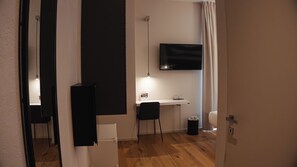 Chambre Supérieure Double ou avec lits jumeaux, 1 lit double, balcon, vue ville | Literie de qualité supérieure, couette en duvet d'oie, minibar