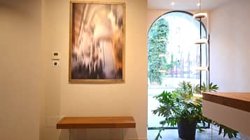Coin salon dans le hall
