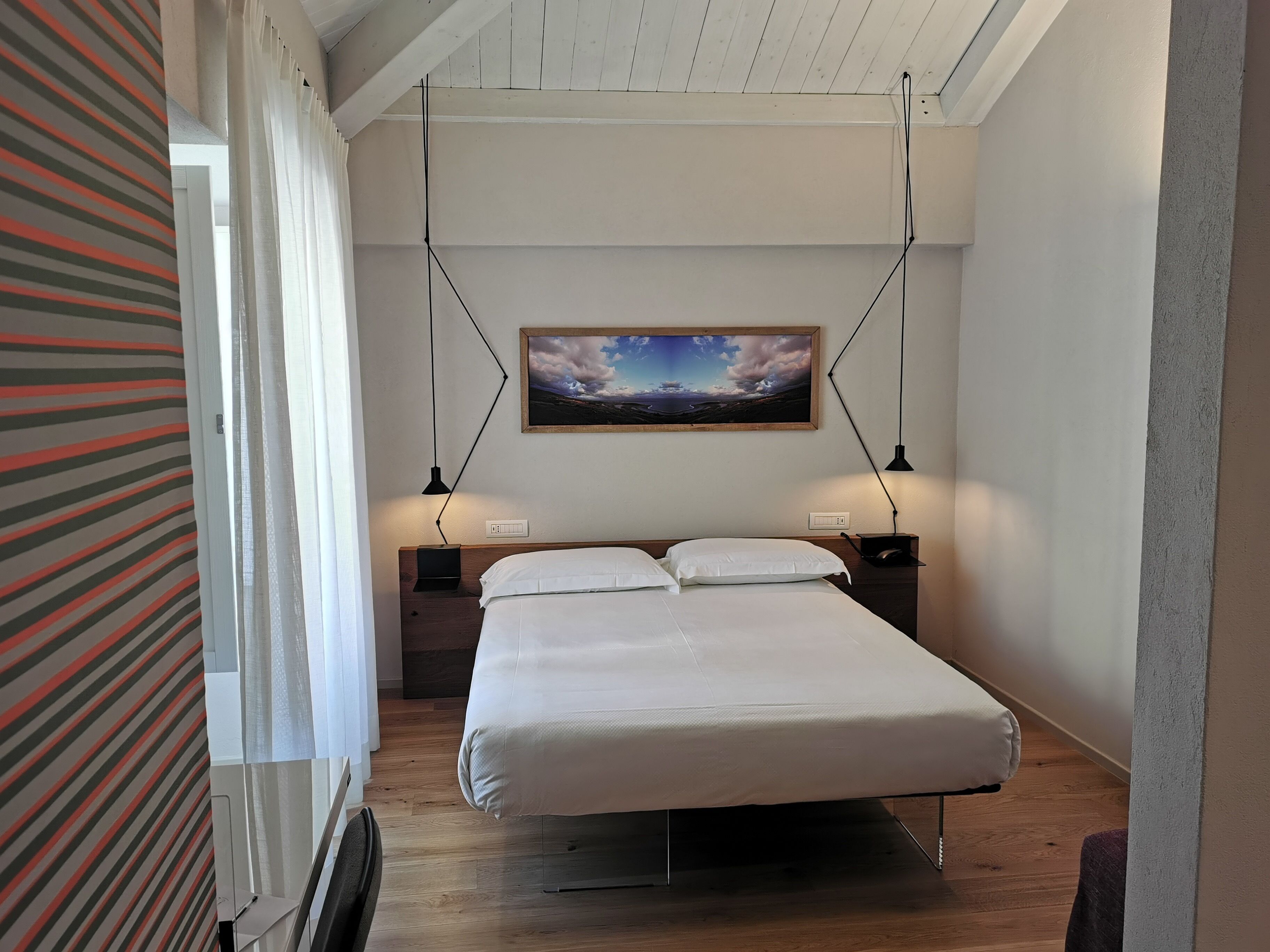 Premium bedding, down comforters, minibar, in-room safe