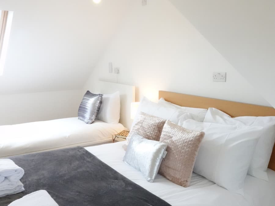 Comfort Triple Room | Hypo-allergenic bedding, desk, laptop workspace, soundproofing