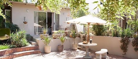1 bedroom, in-room safe, individually decorated, individually furnished