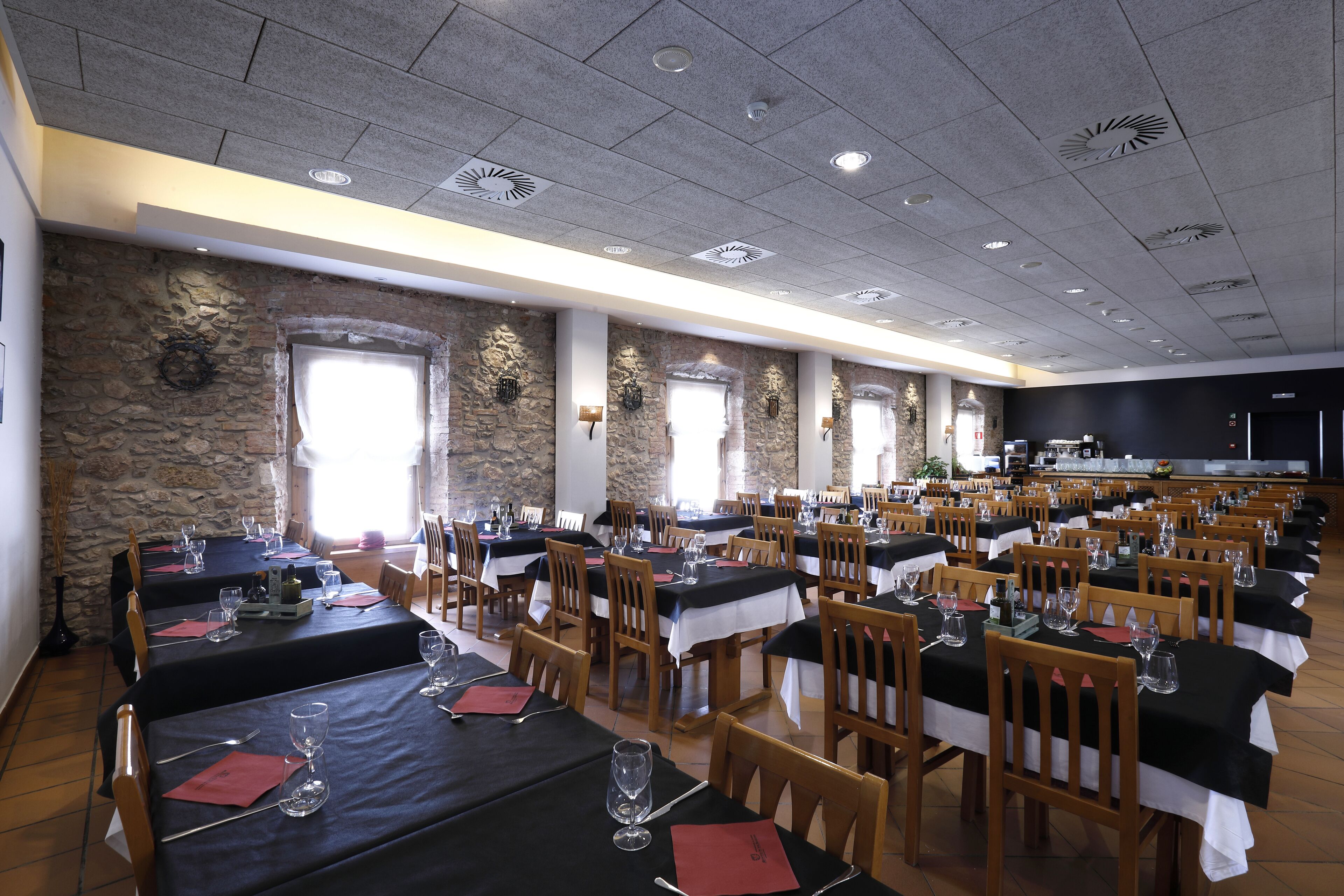 Se sirven desayunos, almuerzos, cenas y cocina española 