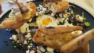 Café da manhã, almoço e jantar; culinária espanhola