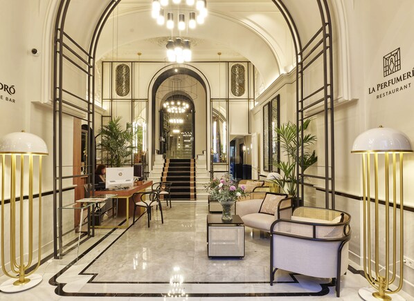 Siddeområde i lobbyen