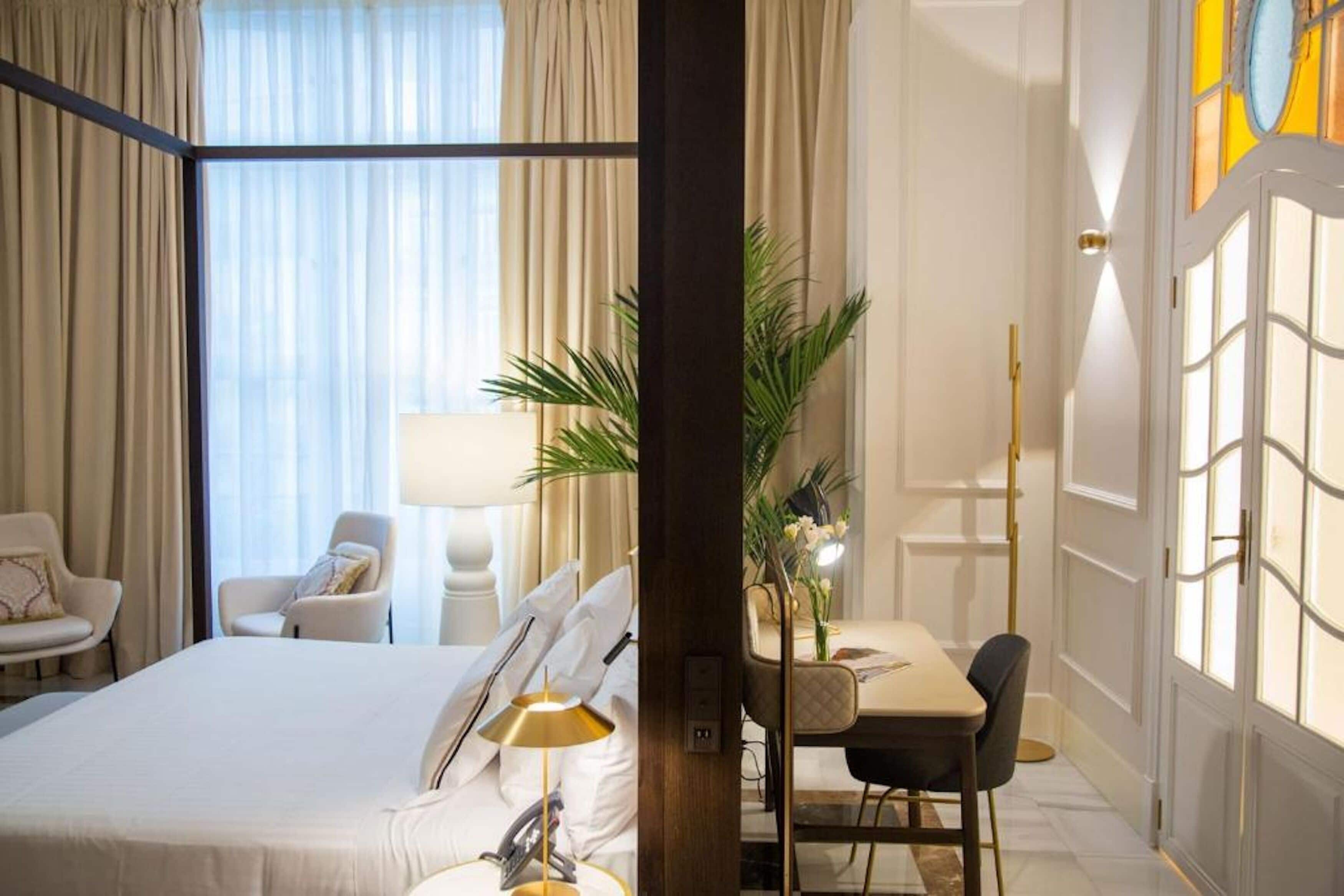 presidential suite | free minibar, in-room safe, desk, blackout curtains