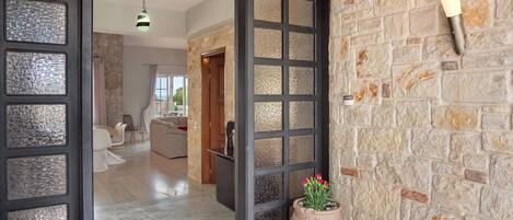 Entrée de l’hébergement