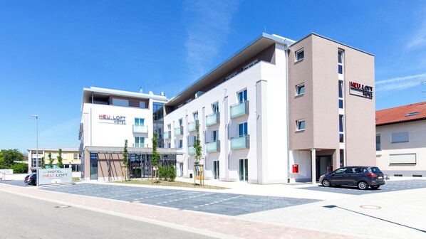 Mặt tiền nơi lưu trú