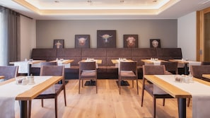 Bao gồm bữa sáng buffet hàng ngày