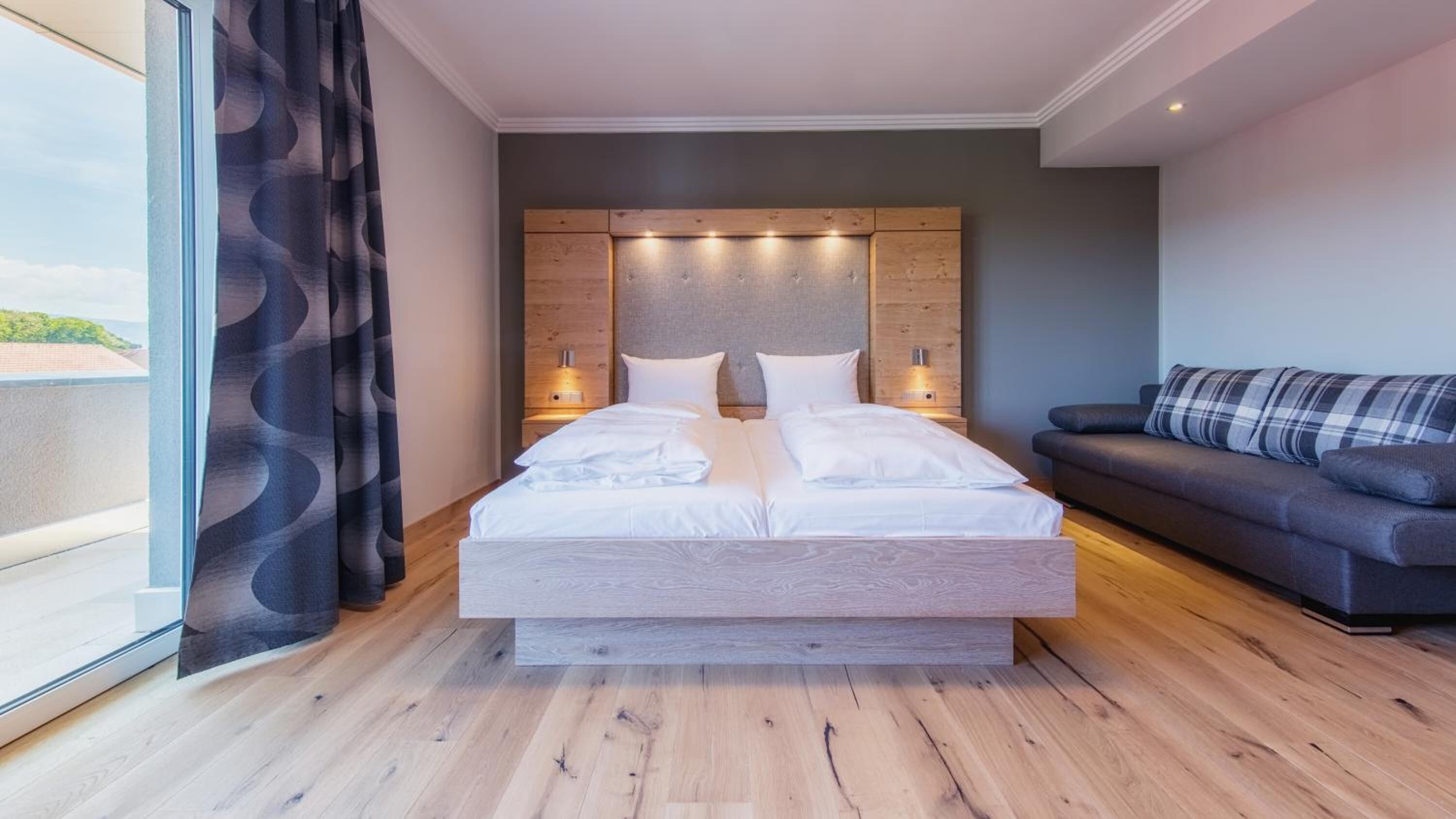 hypo-allergenic bedding, in-room safe, desk, blackout curtains