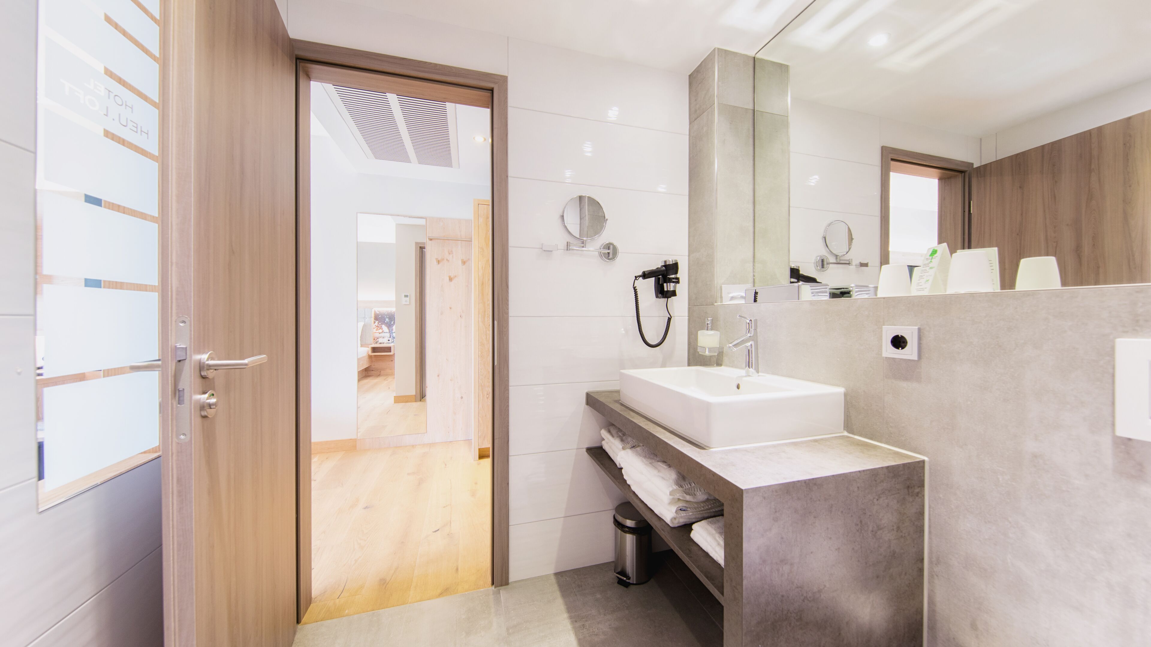 double room | bathroom | free toiletries, hair dryer, slippers, heated floors