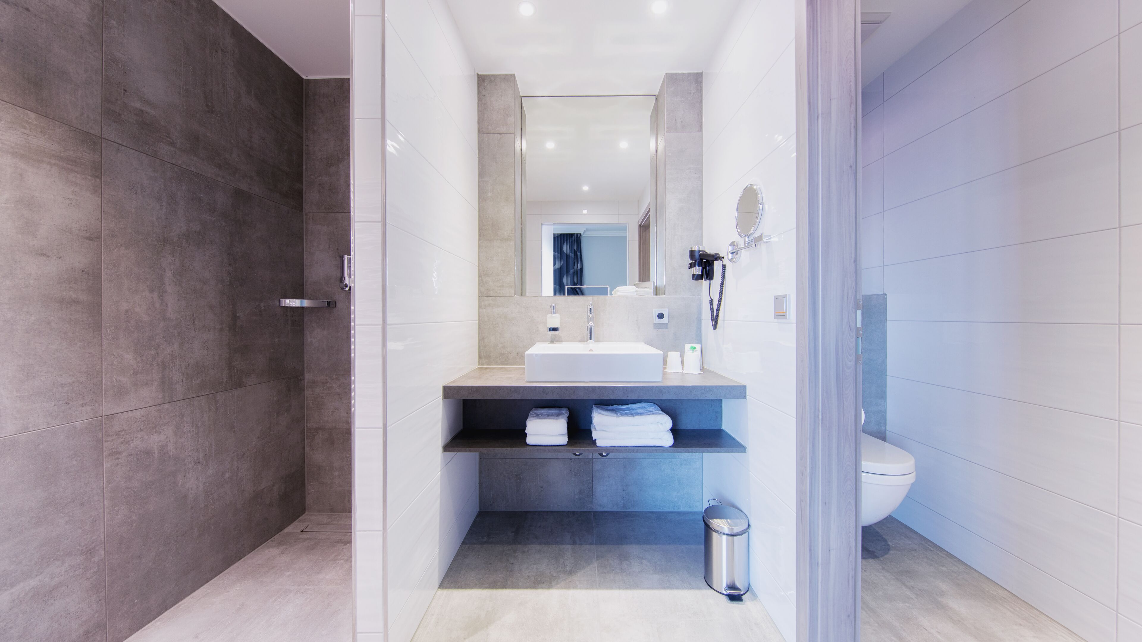 single room | bathroom | free toiletries, hair dryer, slippers, heated floors