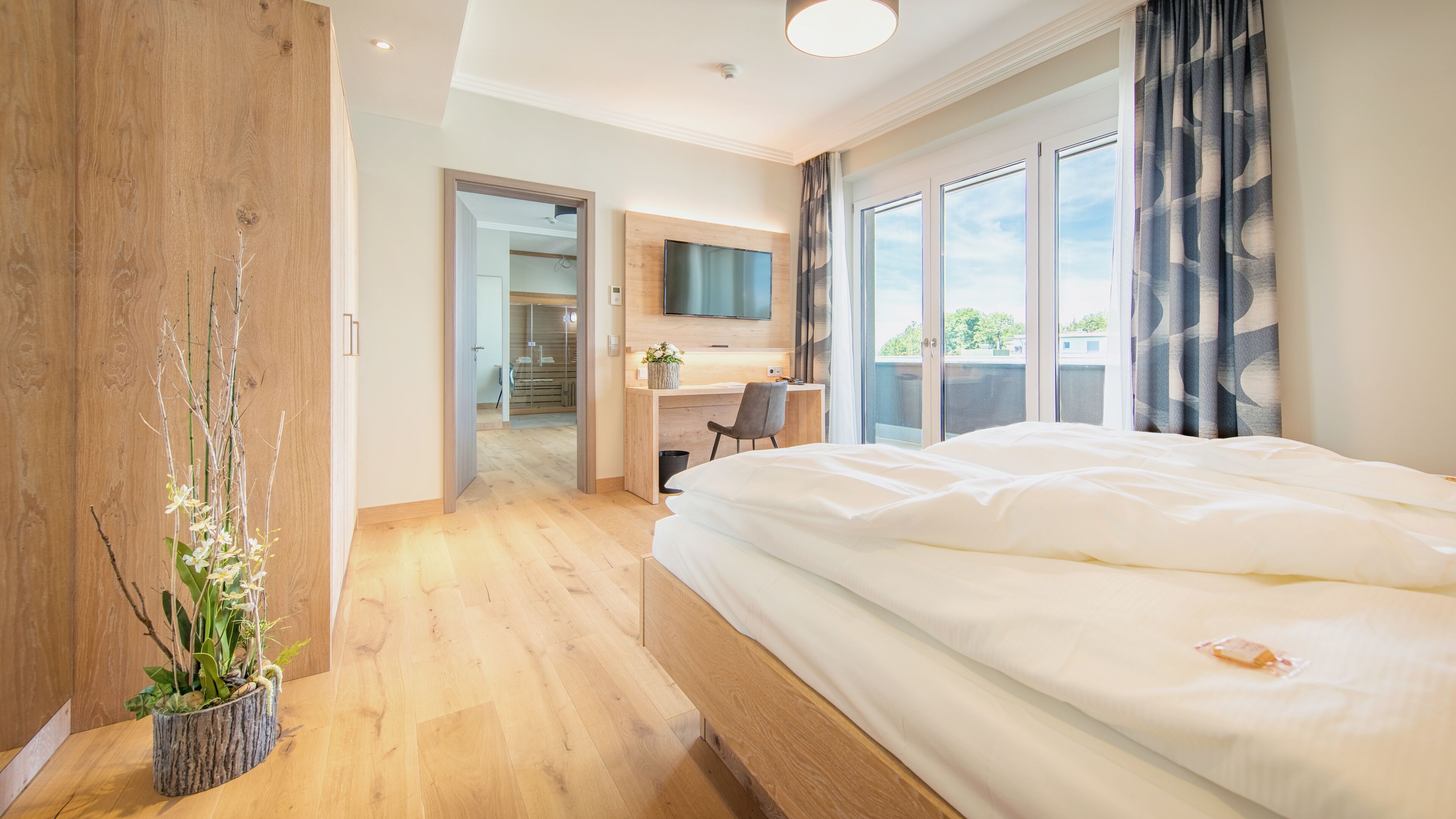 suite | hypo-allergenic bedding, in-room safe, desk, blackout curtains