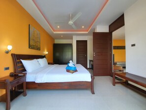 2-Bedroom Villa with a Private Pool | 2 makuuhuonetta, tallelokero huoneessa, silitysrauta/-lauta