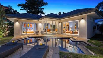 Outdoor pool, pool umbrellas, sun loungers