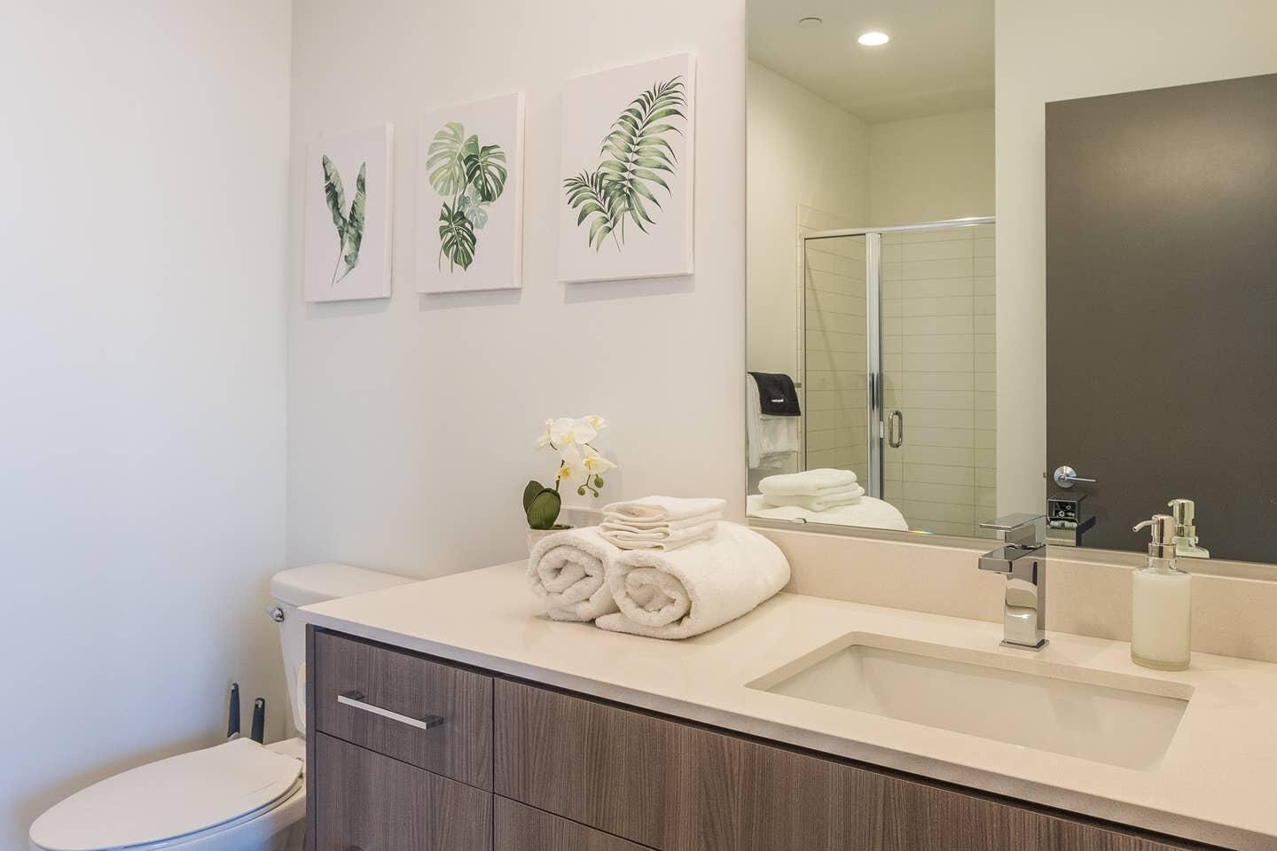 Frontdesk | 1BR Apt Near Power & Light District