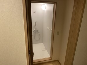 Kylpyhuoneen suihku