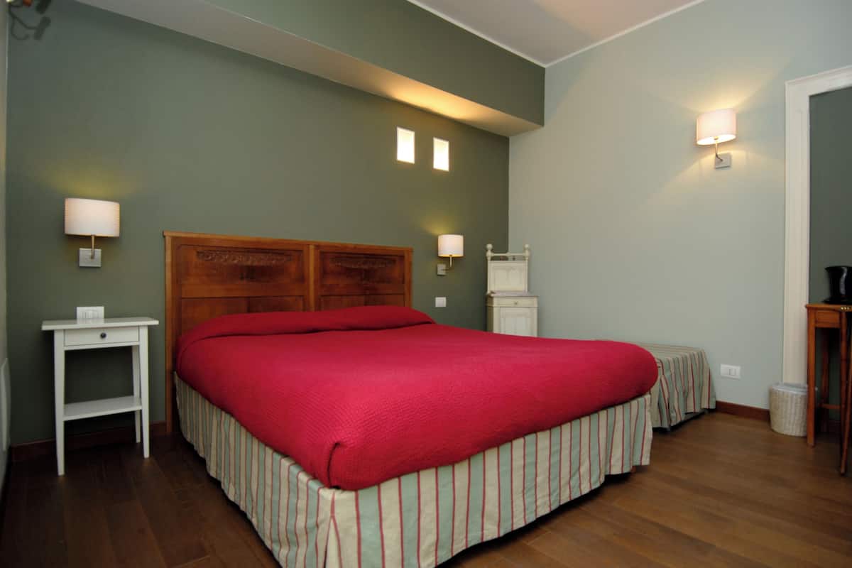 Double Room | Escritorio, wifi gratis y ropa de cama