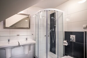 Comfort villa | Badkamer met douche
