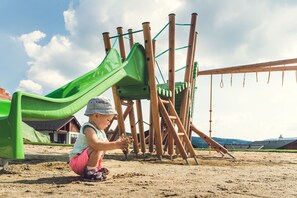 Área de juegos infantiles al aire libre