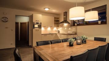 Comfort Villa | Private kitchenette | Oven, stovetop, dishwasher, coffee/tea maker
