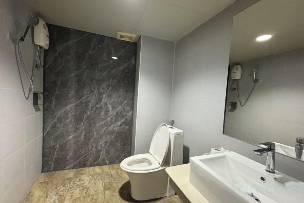 Baño | Ducha, artículos de higiene personal gratuitos, toallas y jabón