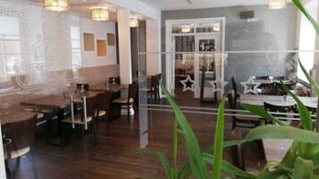 Buffet breakfast on weekends (EUR 7 per person)