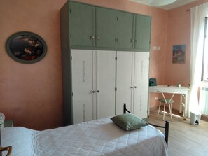 2 Schlafzimmer, Schreibtisch, Bügeleisen/Bügelbrett, WLAN