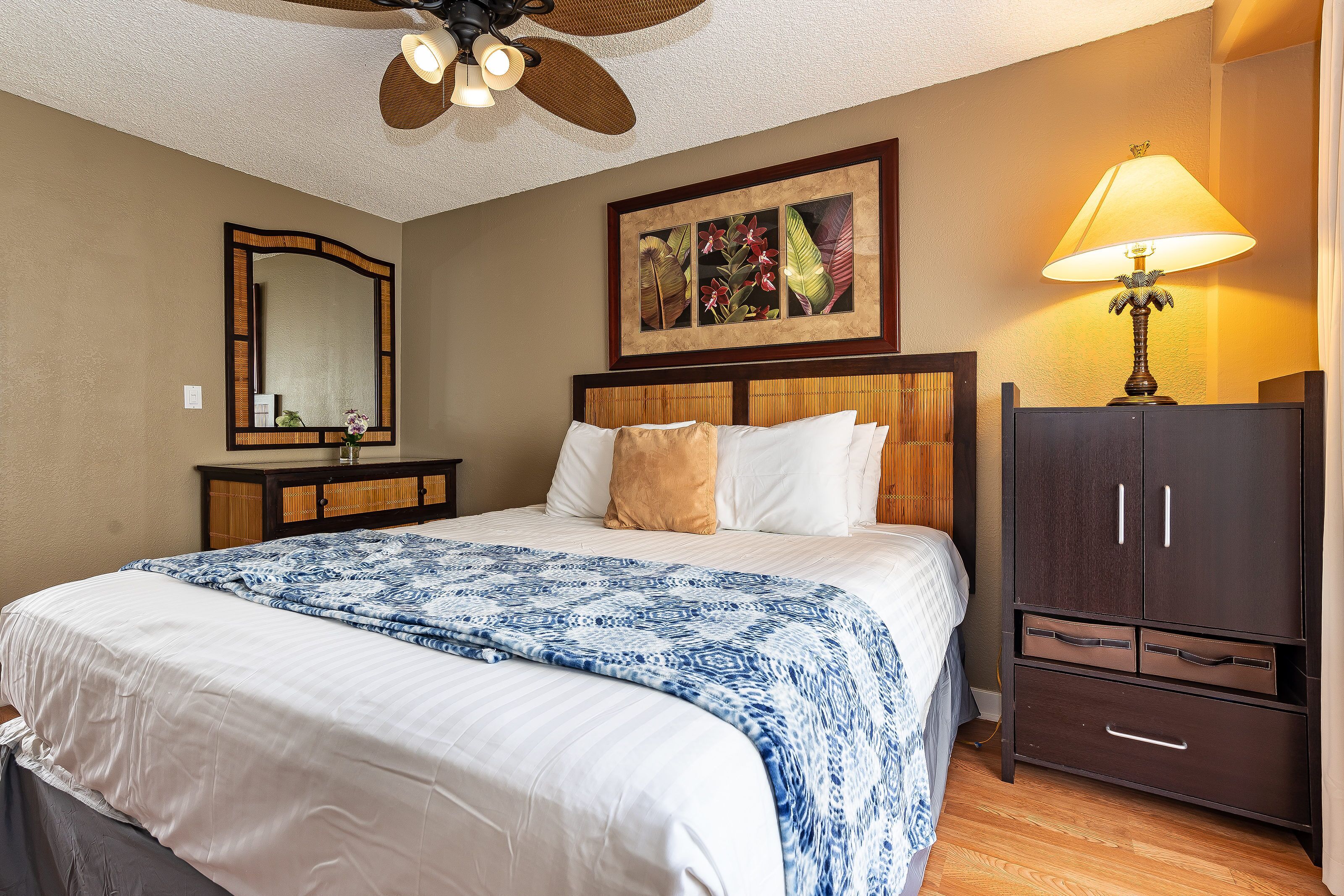 Cabana at Waikiki Condo w/Full Kitchen Close To The Beach & More!