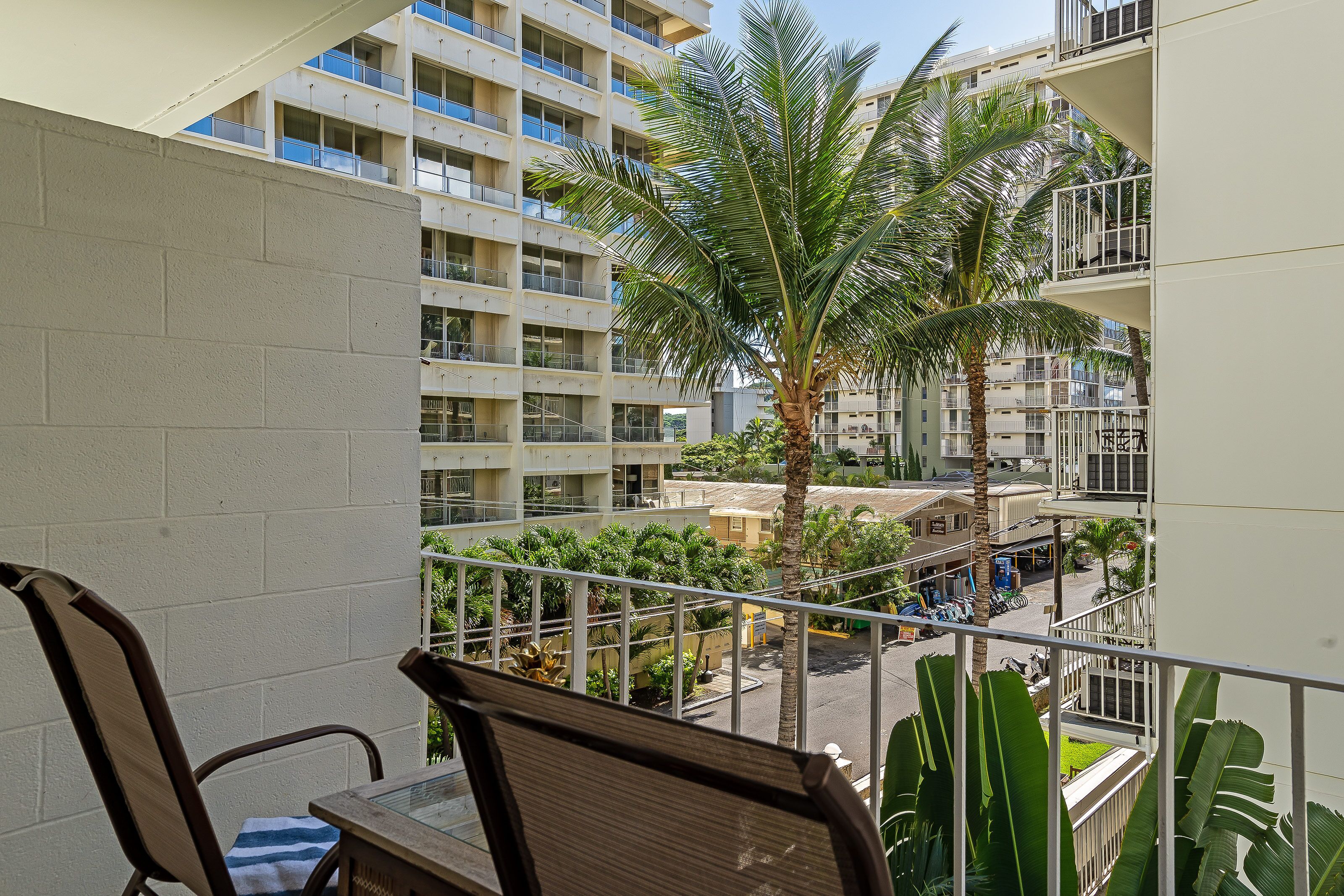 Cabana at Waikiki Condo w/Full Kitchen Close To The Beach & More!