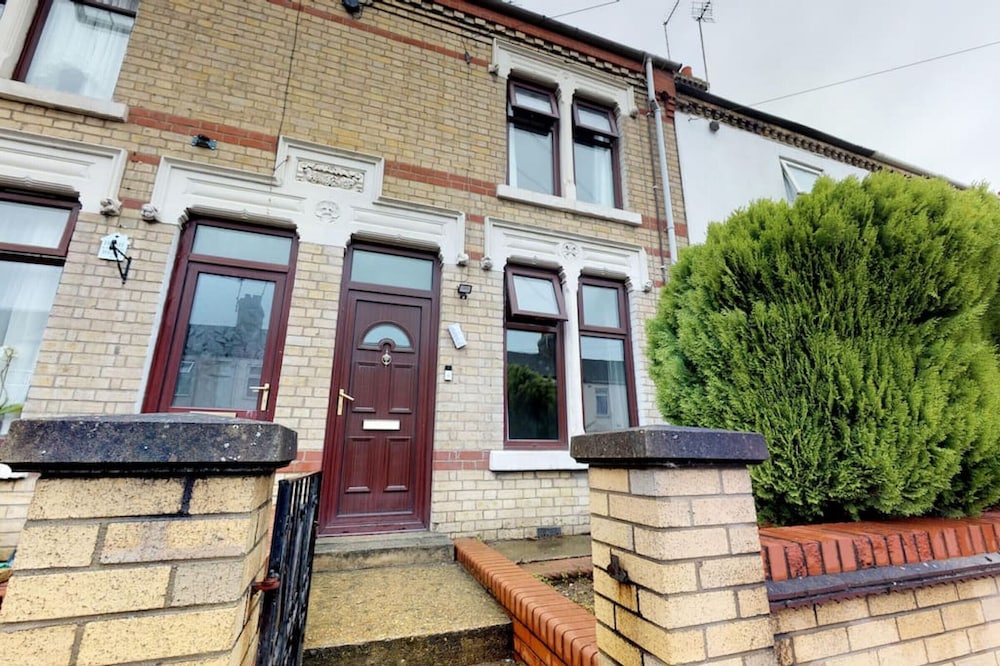 StayZo 2BR House Accommodation in Peterborough