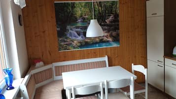 Apartment, Terrace | In-room dining