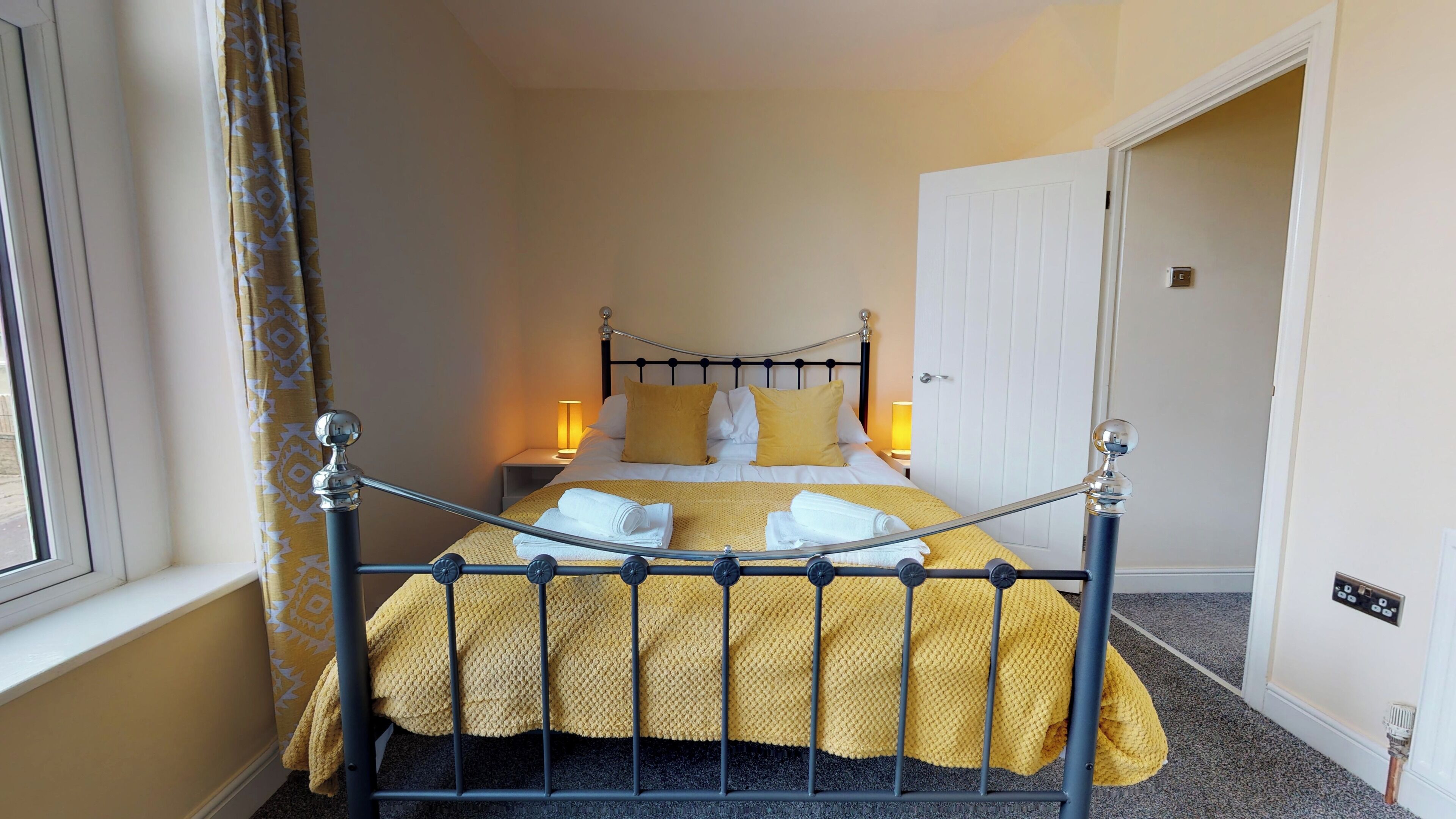 3 室のベッドルーム、アイロン / アイロン台、WiFi (無料)