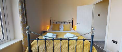 3 chambres, fer et planche à repasser, Wi-Fi gratuit