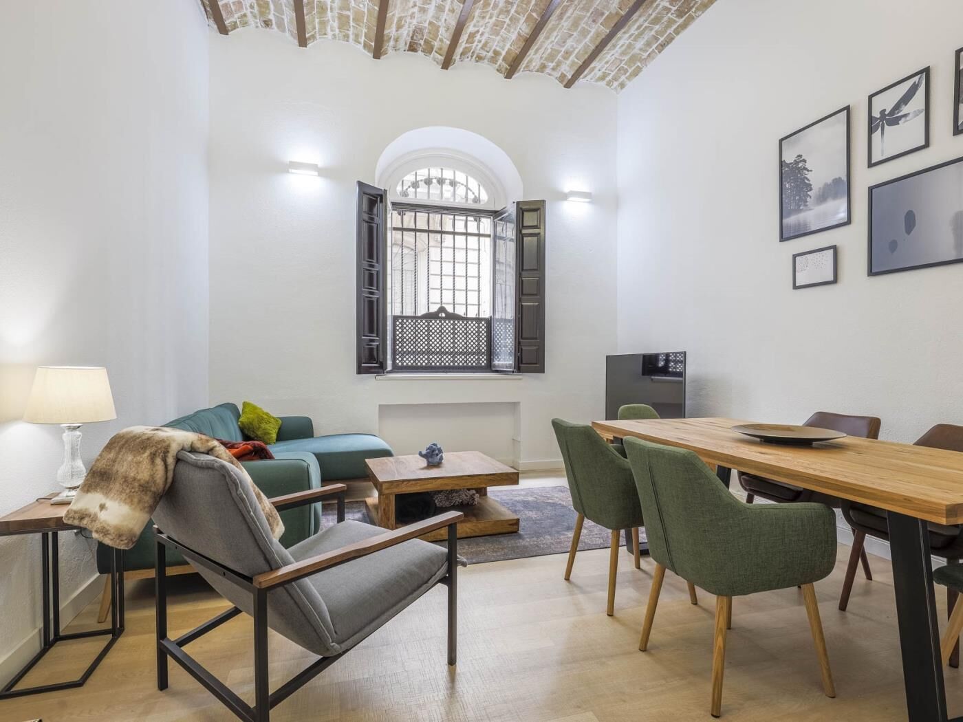 Avant-garde minimalism with high qualities 1 ROOM - WIFI