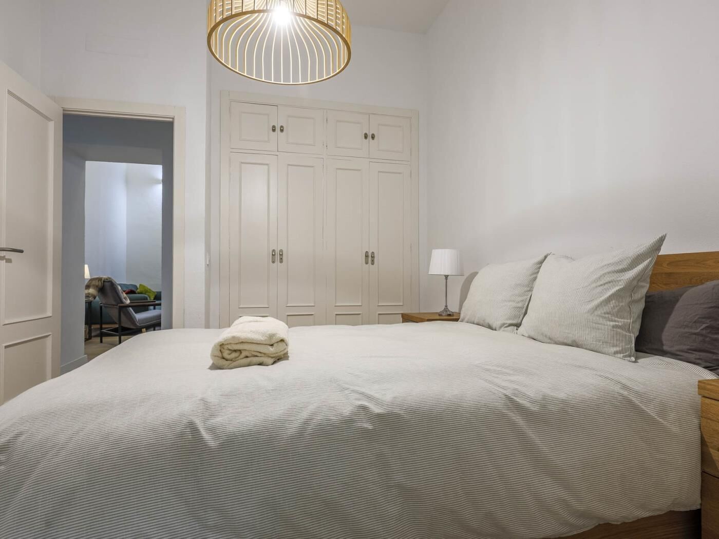 1 slaapkamer, een strijkplank/strijkijzer, internet, beddengoed