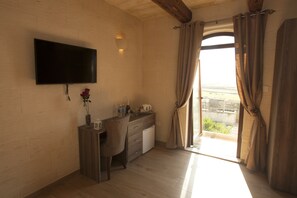 Double Room, Pool View | Egyptian cotton sheets, premium bedding, individually decorated - SOLEIL B&B GOZO (Gharb)