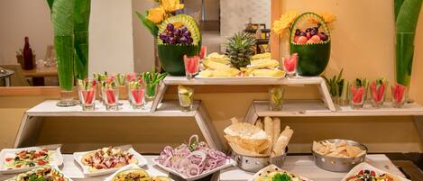 Petit déjeuner buffet (600 INR par personne)