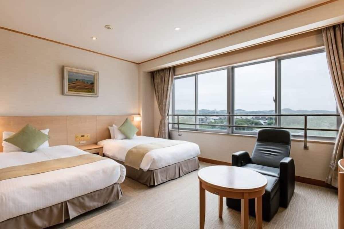 In-room safe, bed sheets