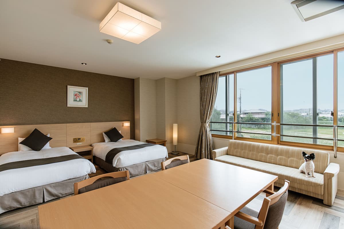 Twin kamer, niet-roken (Pet Allowed, With Sofa Bed) | Een kluis op de kamer, beddengoed