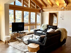 TV, fireplace, DVD player - Spacious penthouse with balcony and panoramic mountain views (Grindelwald)