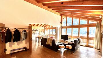 TV, fireplace, DVD player