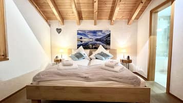 3 bedrooms, iron/ironing board, travel cot, WiFi