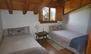 3 bedrooms, iron/ironing board, bed sheets