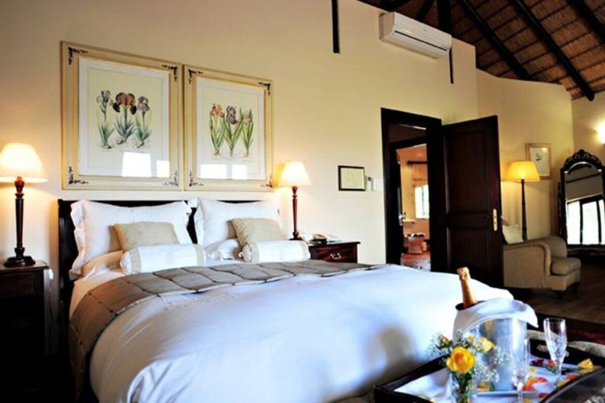 In-room safe, desk, iron/ironing board, free WiFi