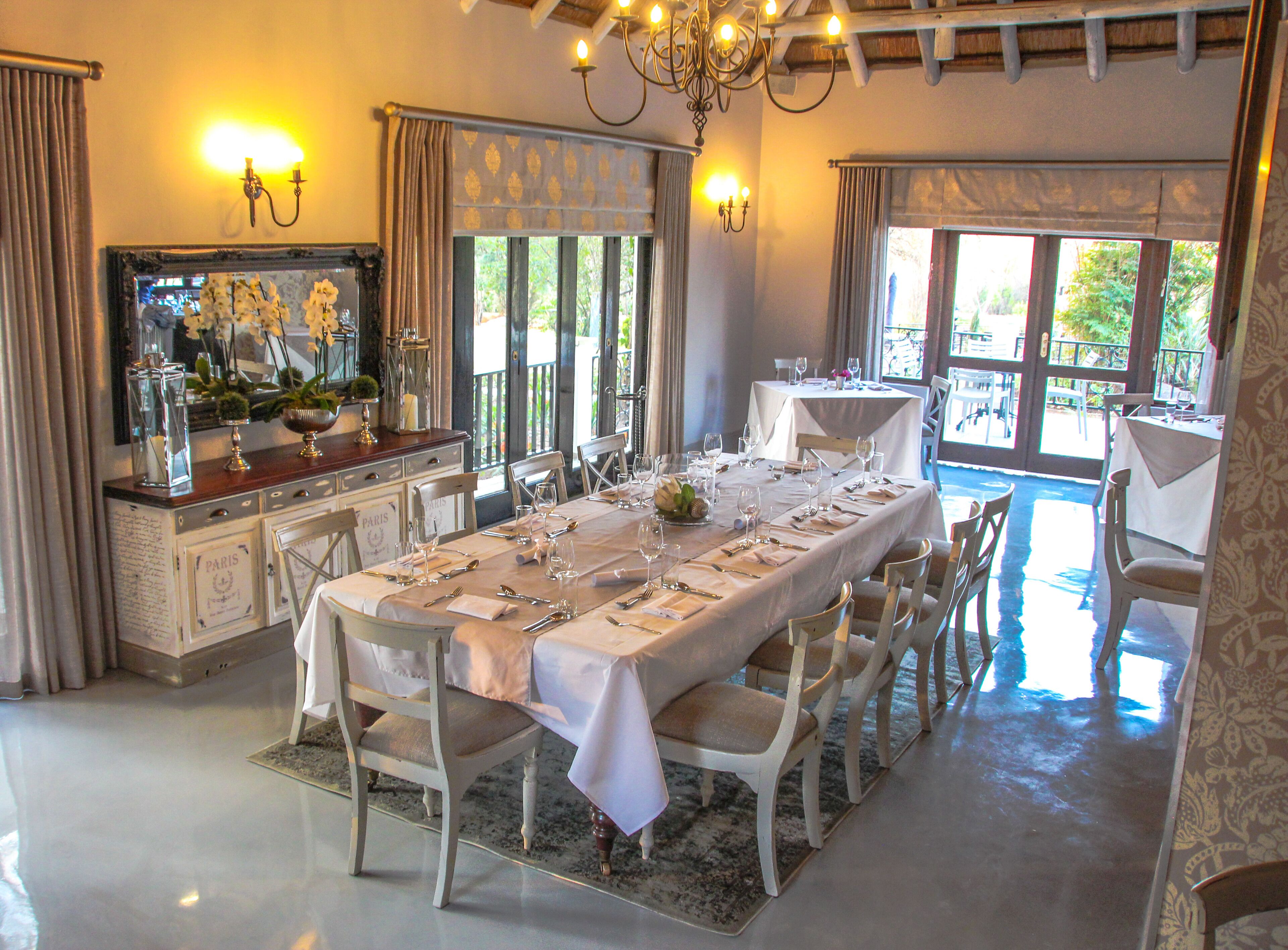 2 restaurants, breakfast, lunch served; local and international cuisine