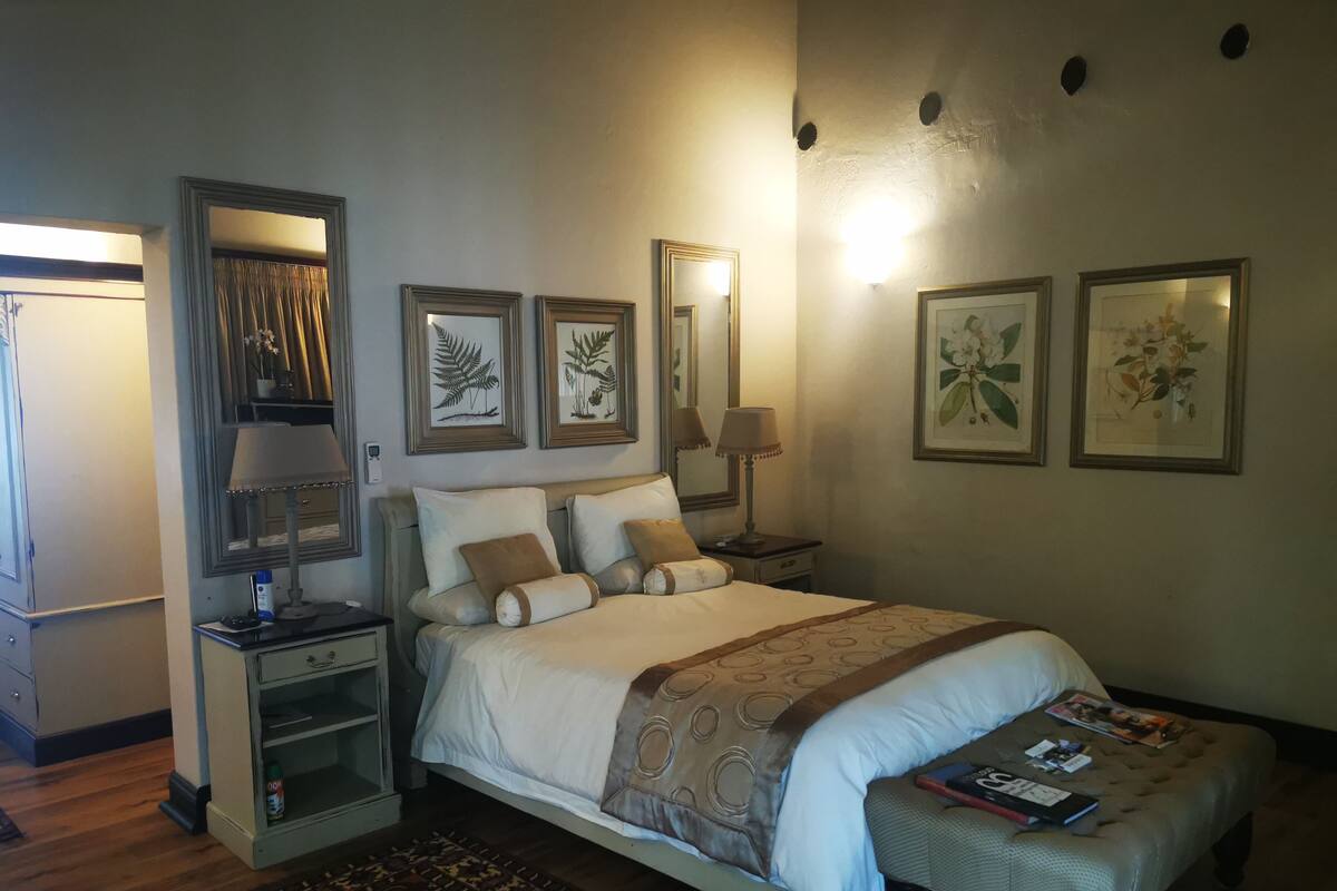 In-room safe, desk, iron/ironing board, free WiFi